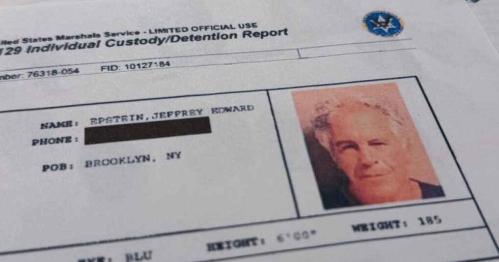 Το FBI «ξέχασε» δεκάδες ονόματα θυμάτων του Επστιν